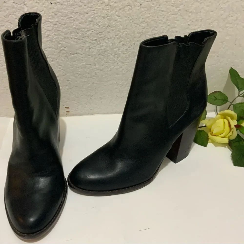 Banana republic ankle boots black size 8.5 heels block elastic